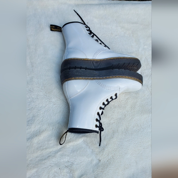Dr. Martens white booties size 5 youth